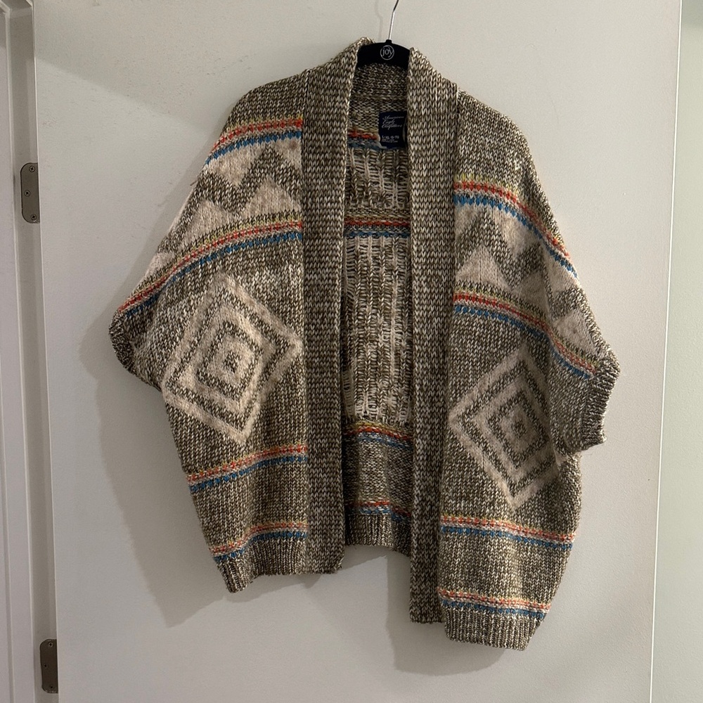 Cozy Knit Cardigan with Geometric Pattern